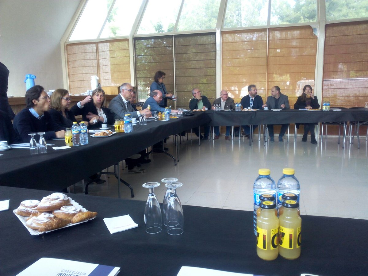 IBIAE's tweet photo. Arranca el III Desayuno Empresarial en @IbiCultura con presencia de @IBIAE. Presentación curso de moldista-ajustador https://t.co/bgqeDYYLQX