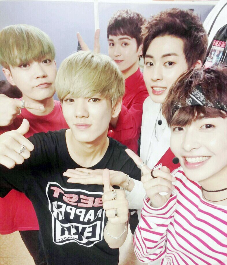 [#환희] 역시 생일이 좋다!!! 오늘 #뮤직뱅크 에서 더 멋진 모습 보여드릴게요 확인~~!! ♬나한테만~집!중!해이~♪