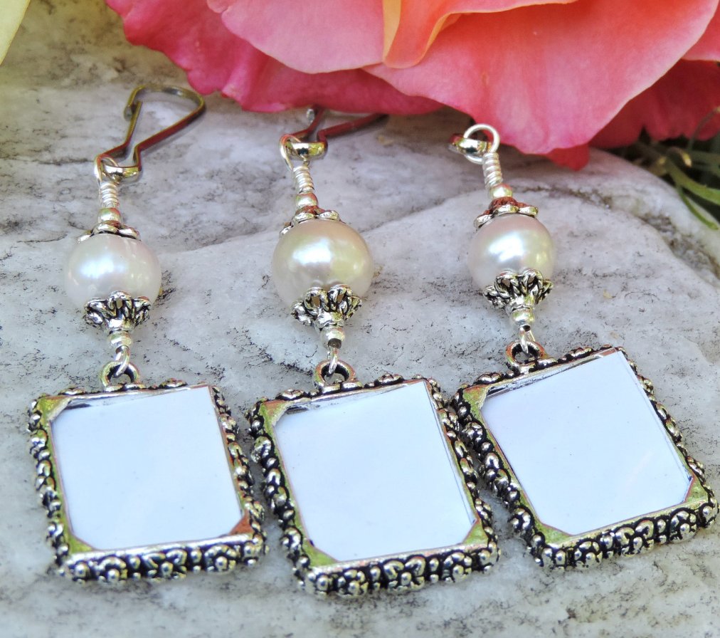 smilingbluedog's tweet image. Brides love pearls! #Wedding bouquet photo charms  etsy.me/1MRWnCd @Etsy #etsymntt #pottiteam #brides