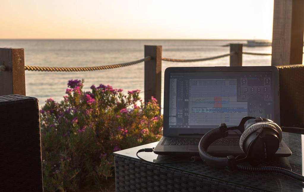 producerpassion's tweet image. Studio life... #studio #instudio #preproductions #producer #music #protools #dt770 #beyerdynamic #seaside #novigrad…