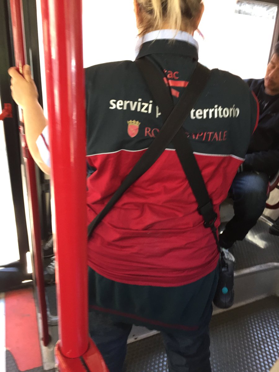 Pollettafritta's tweet photo. Se hai la tessera non hai paura. Selfie coi controllori! @orgogliopedone
@InfoAtac @romamobilita https://t.co/XRj4Cbf23Z