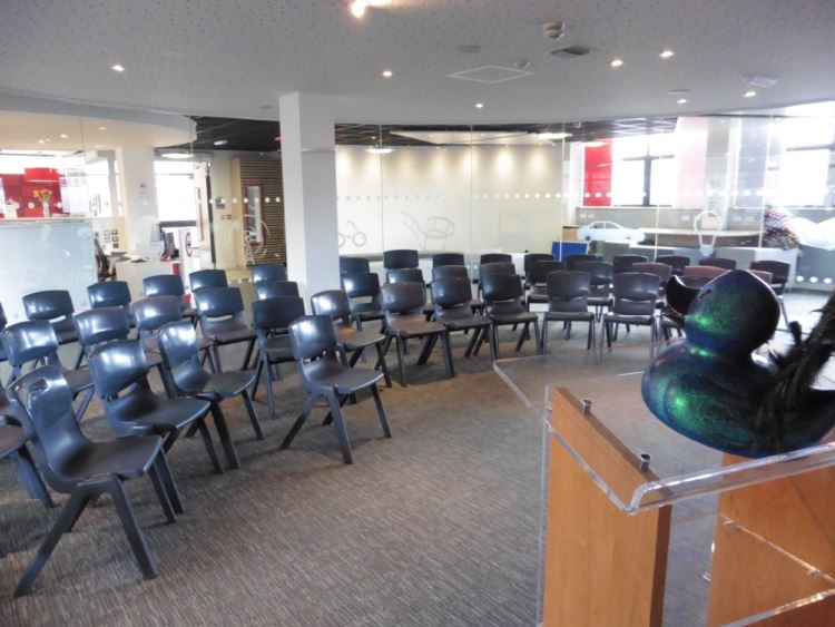 DuckPerryCCN's tweet photo. When you schedule a meeting and noone turns up....#cryingduck #tooupsettoquack @norwichduckrace @norwichcollege https://t.co/NIhuEeJkoL