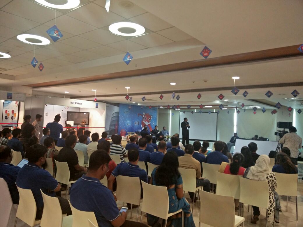 drruchibhatt's tweet image. Presenting the Smart Hug watch @huginnovations at the @HIT_Consulting HCC #Techvantage2016 organised by Hitachi.