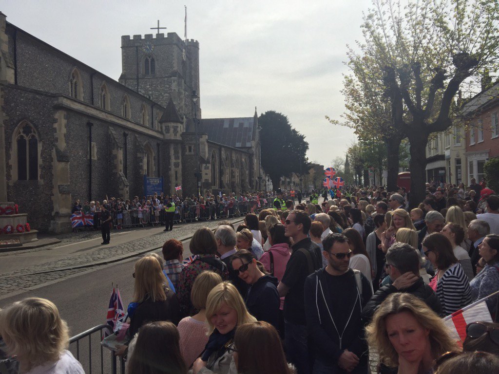 berkhamsted's tweet photo. The excitement and crowds are building! #royalvisitberko https://t.co/MFaGBOpanC