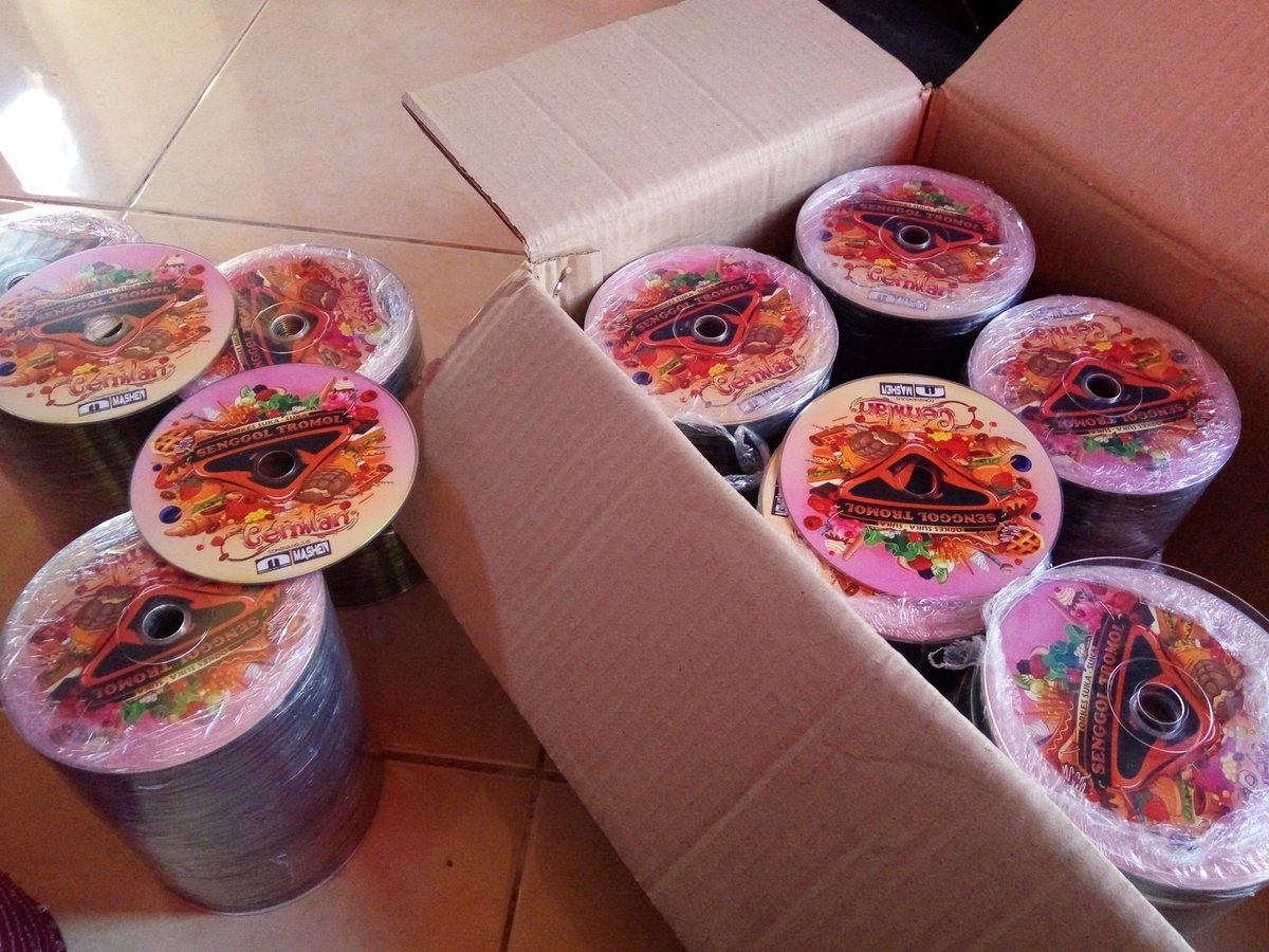 Ready 1000pcs #ALBUMCEMILAN siap kemas, yg kmrn udh order dtunggu yes! Senin tekan ngomahmu *trmksh udh support 🙌🙋