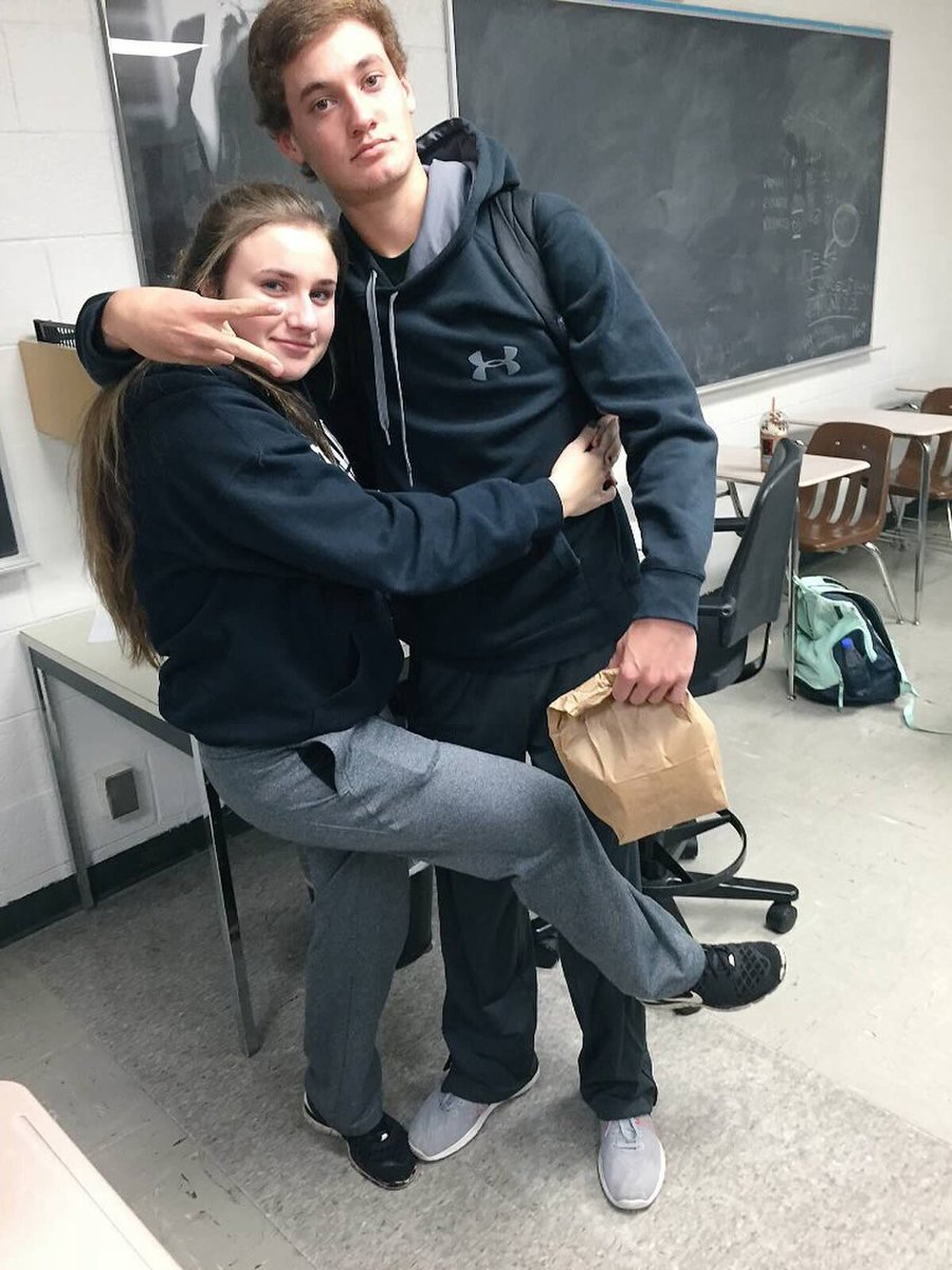 lilyy_aa's tweet image. happy bday to my high school obsession😻🍯 have a good day baby daddy #futurecouple