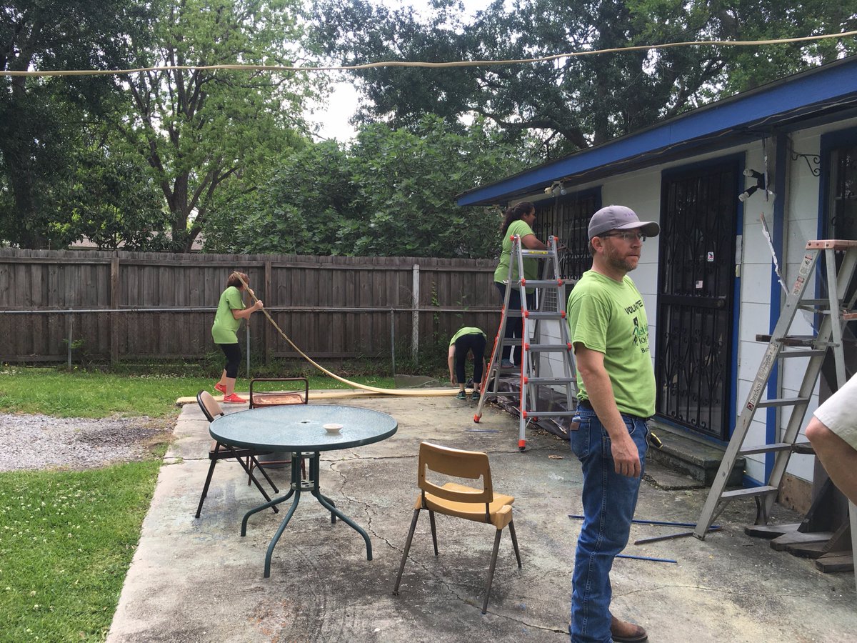 RTBatonRouge's tweet photo. Big shout out to our Team of #rebuildingTogetherBatonRouge making sure their work is completed at #744BlountSt https://t.co/Cna9nMsfYv