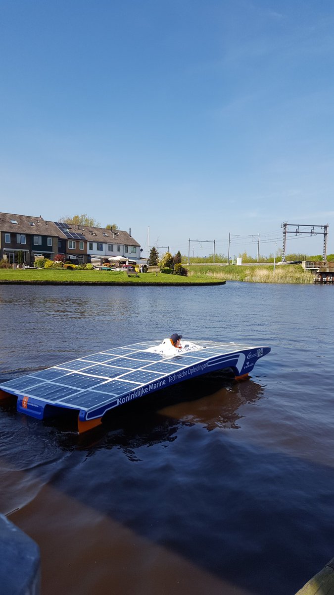 KMSolarTeam's tweet photo. Gefinisht het zit er op dag 1 @NKzonnebootrace #kmto #KMsolarTeam https://t.co/M7ePvAEesT