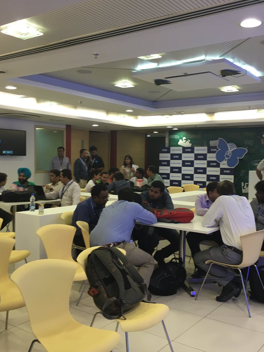 BankOfAPIs's tweet photo. Idea brainstorm #BankofAPIs #gurgaonhackathon https://t.co/sS6BejP1f1