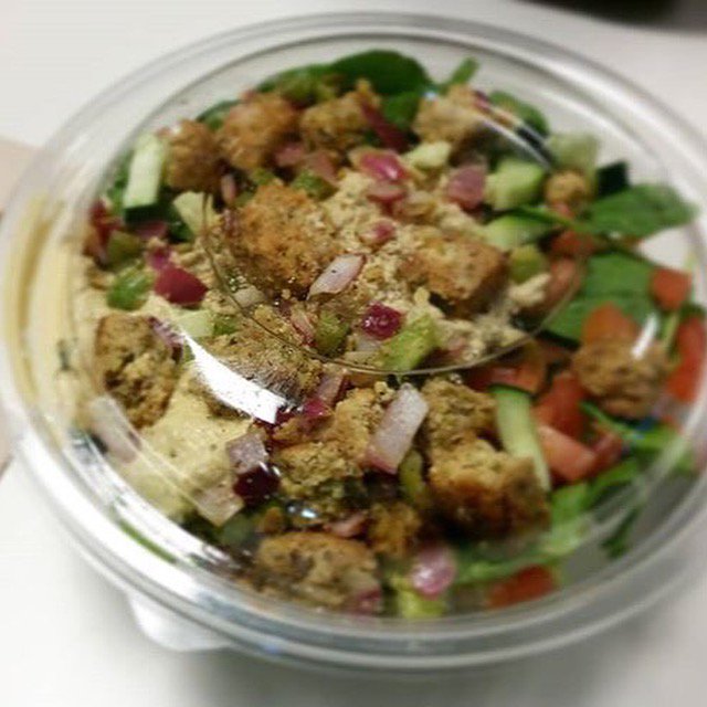 PitaPitCanada's tweet photo. Skip the diet, just eat healthy. #pitapitcanada #forkstyle #salad #fresh #healthy https://t.co/Q3wP1LUvz6