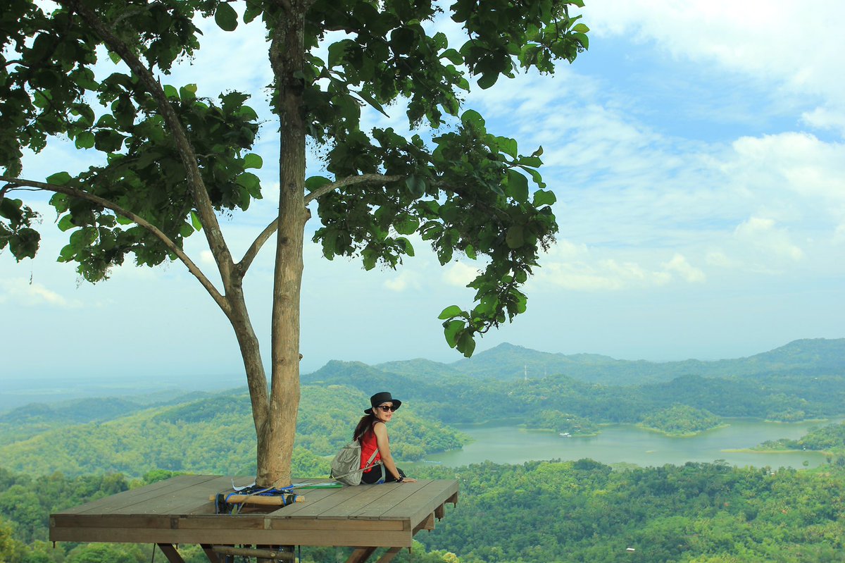 ArieCantik's tweet photo. #ITSLongWeekend Kalibiru Jogja. Viewnya bagus, perjuangan buat mencapai tmptnya jg luar biasa 😂😅 @Ini_Talkshow https://t.co/KwJepMdsbP