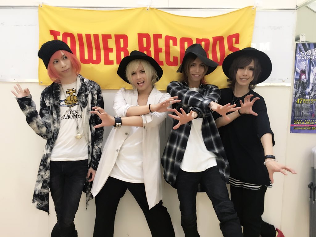 Royz_official's tweet photo. 本日はTOWER RECORDS新潟店様にてインストアイベント！沢山のご来場ありがとうございました★
次は5月8日福島郡山#9にてお会いしましょう^^お待ちしています！  #Royz https://t.co/wQr8jOCHUe