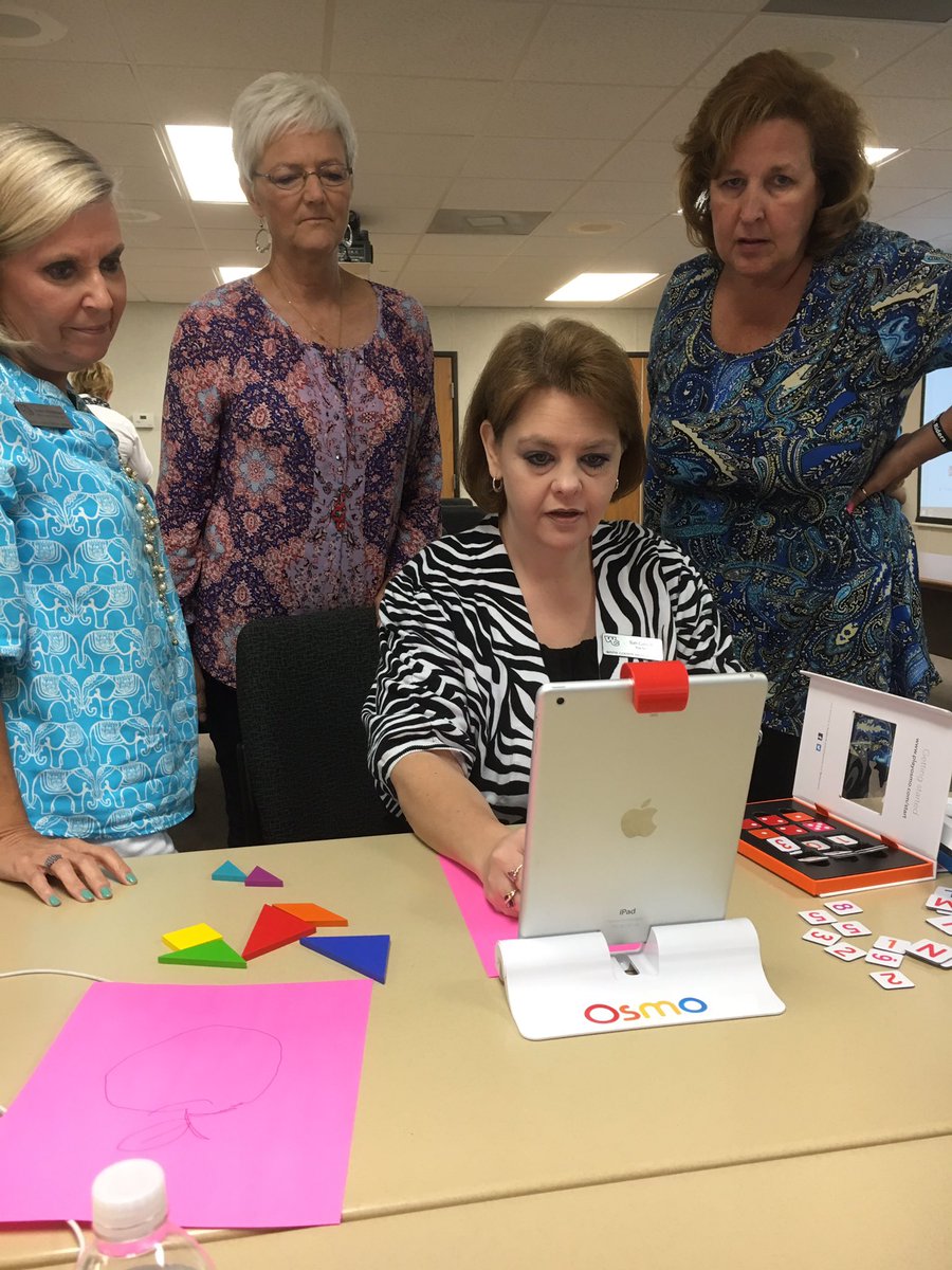 BrownPhy's tweet photo. #osmo Checking on new technology for classroom. https://t.co/Yaw4takB6N