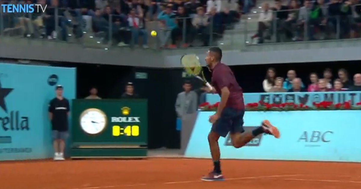 Watch Hot Shot as <a href="/NickKyrgios/">Nicholas Kyrgios</a> produces a lob tweener vs. #Nishikori at <a href="/MutuaMadridOpen/">#MMOPEN</a>. vxl.me/drJSW2