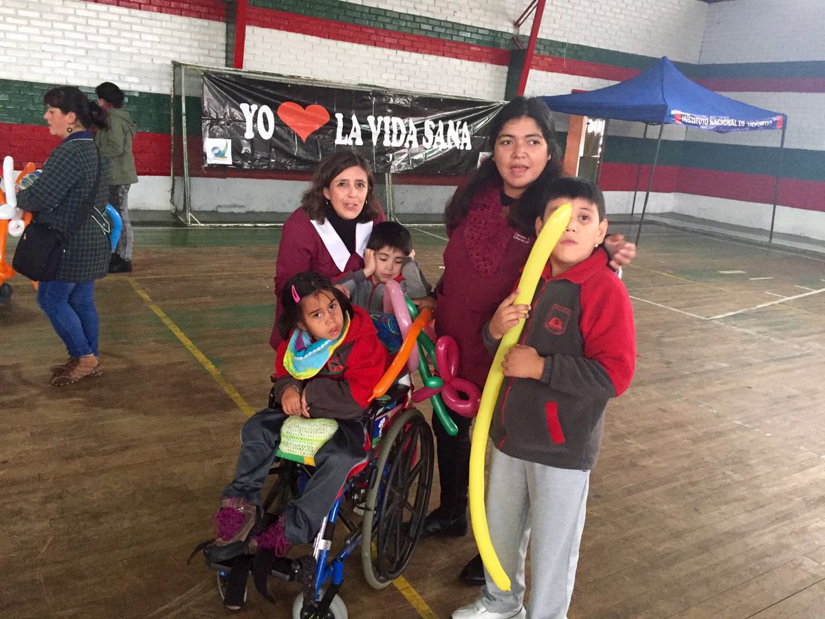 AHORA: actividad vida sana en movimiento en la escuela Miramar de #puertomontt <a href="/munipuertomontt/">Mun. Puerto Montt</a> <a href="/GervoyAlcalde/">Gervoy Paredes</a> RT