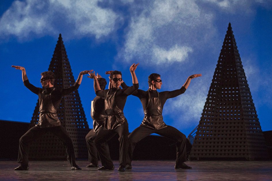 OperaRoma's tweet photo. #LeParc di #Preljocaj fino all'11 maggio
#GiacomoLuci #AlessioRezza #MarcoMarangio #AntonelloMastrangelo
#operaroma https://t.co/46QNAhAAHy