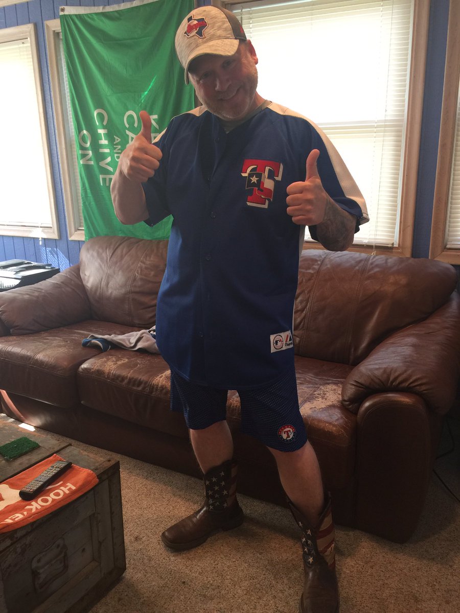 When you live in Michigan &amp; your boyfriend is from Texas &amp; The Rangers are in town <a href="/Rangers/">Texas Rangers</a>