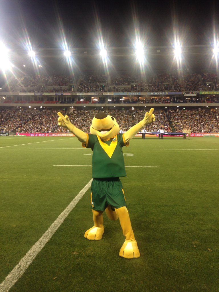 wwos's tweet photo. RETWEET if you want the @Kangaroos to win! 💚💛 #RoosKiwis #9WWOS https://t.co/YeO1ZBYKaK