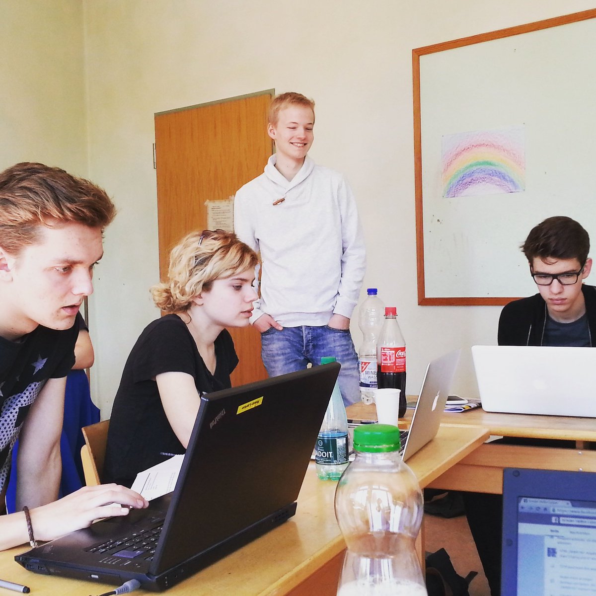Luisa_SHL's tweet photo. Fleißige Starter- Schreiberlinge auf dem #PAT2016! https://t.co/ITy2ZZDaZc