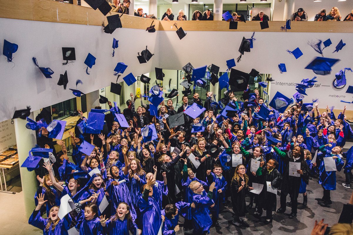 WPWarwick's tweet photo. What a fab picture from our #PrimaryGraduation https://t.co/9hQwfGJoiS
