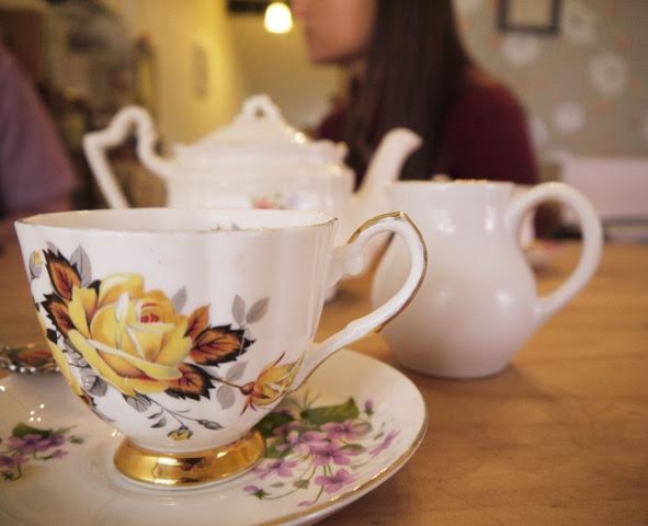 MunchMagazine's tweet photo. Which #Lincoln tea room is home to this beautiful piece of china? Tweet us your guesses at @MunchMagazine! https://t.co/hgjvzepz8l
