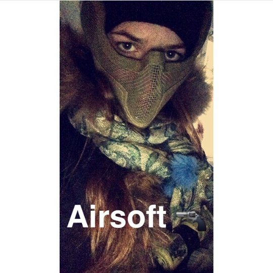 Margot_Mal's tweet photo. " Le dimanche on galère pas 🔫💣 #Arsoft " ~281214~ https://t.co/1tTrkSMuqs