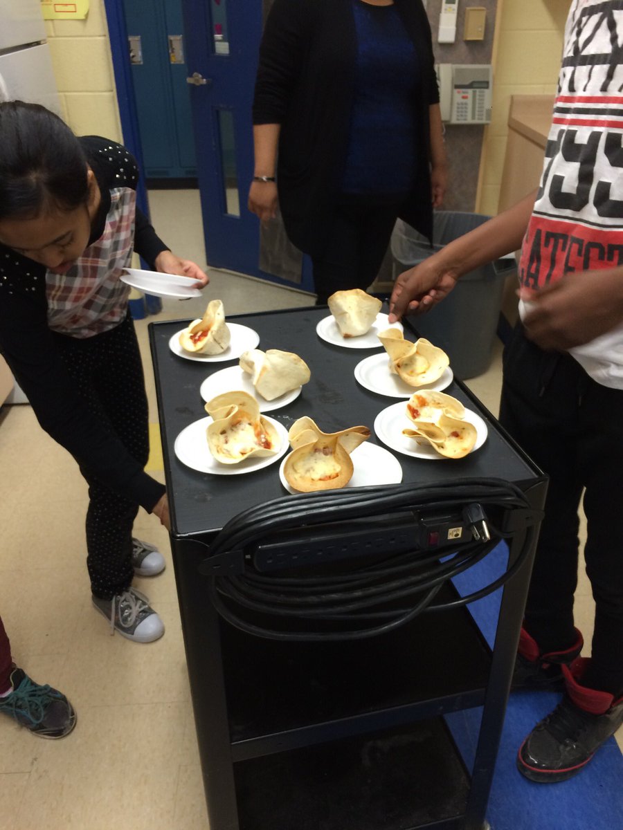 sbhutta7's tweet photo. #COY is so much fun. #cookingandlearning @PeelSchools @1GreatLakes2013 @2MIsaac @JPomianowski @a_taeput @HoviusGLPS https://t.co/dW7uG2RPPP