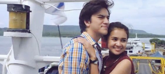 NurulAiniyah20's tweet photo. Lebaran #BaperBarBar nonton @ILYF38000Feet 
Ada kisah cinta segitiga
@michelleziu @rizkynazaarr @Derby_Rr
05JULY2016 https://t.co/tjfELFVhOM