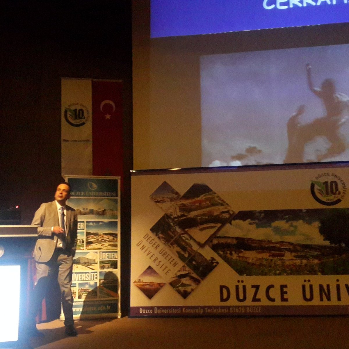 Doçent Doktor Özgür Çelik başkanlığında Nöroşirürji oturumumuz başladı✌

#dutab2016