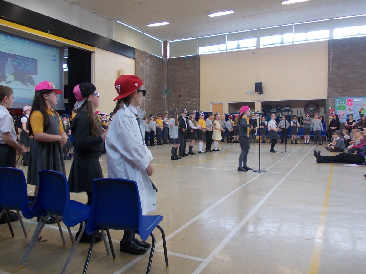 KnoxlandSchool's tweet photo. Primary 3 classes informed and entertained with their wonderful assembly about Polar Lands.#confidentindividuals https://t.co/SQ0TzeBycu