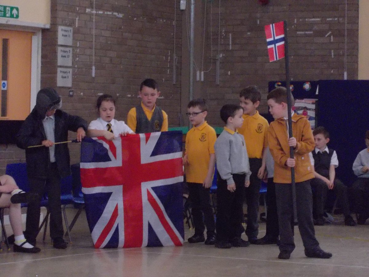 KnoxlandSchool's tweet photo. Primary 3 classes informed and entertained with their wonderful assembly about Polar Lands.#confidentindividuals https://t.co/SQ0TzeBycu