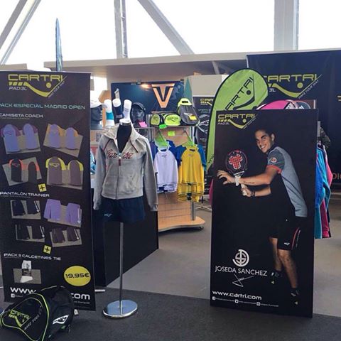 cartripadel's tweet image. ¡Estamos en el @MutuaMadridOpen y así de bonito se ve el stand de #cartri!