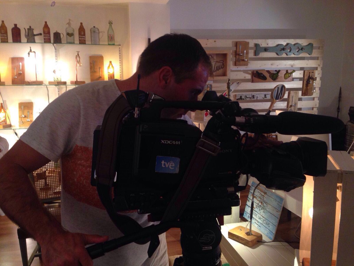 dr_unic's tweet photo. Hoy nos ha visitado @rtve para el programa @apuntoconLa2 https://t.co/smW8sGCyqq
