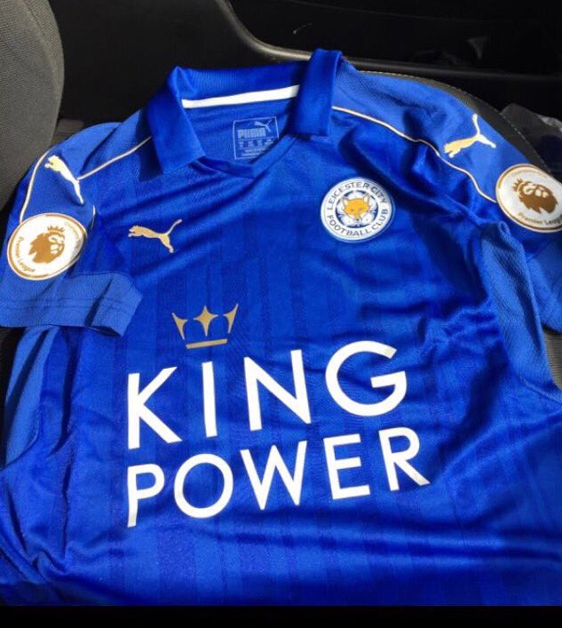 Leicester City Japan Twitter પર レスターの新ユニフォームに優勝チームの証としてゴールドの特別パッチが付いています 学校から帰宅し このユニフォームを見て喜ぶキーアン Kingkianlcfc の顔が目に浮かびます レスターと家族が結び付いていて羨ましいです