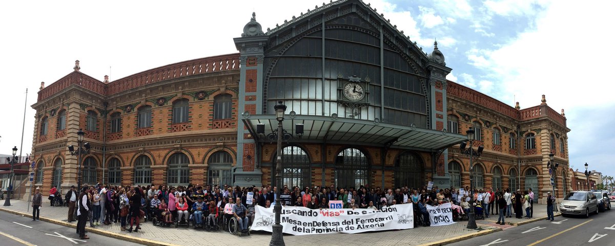 FaamAlmeria's tweet photo. El sector de la discapacidad en Almería unido para reivindicar un tren #accesible para nuetra provincia https://t.co/pFn2dnytY3