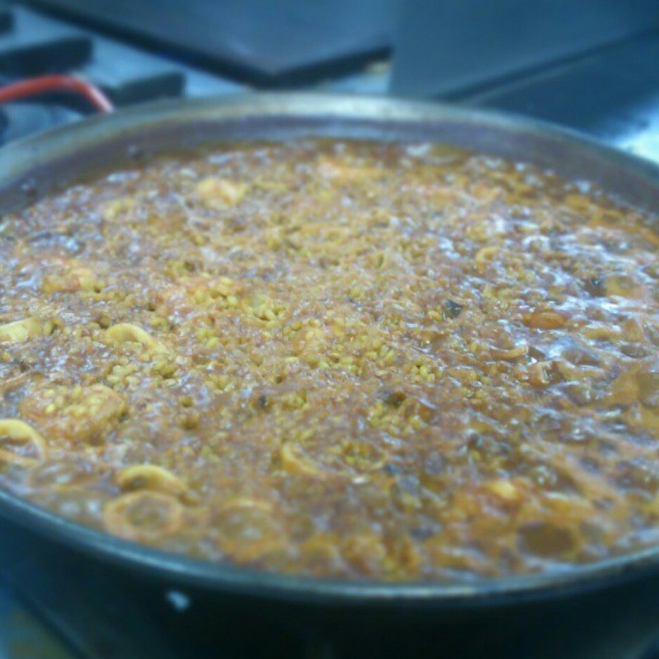 grupolamision's tweet photo. Hoy en #ElOlvido tenemos las mejores #paellas de Madrid de nuestro #chefestrella #ManuelFernandez 🍴😍 #arrozabanda https://t.co/AjfPD8e7gW