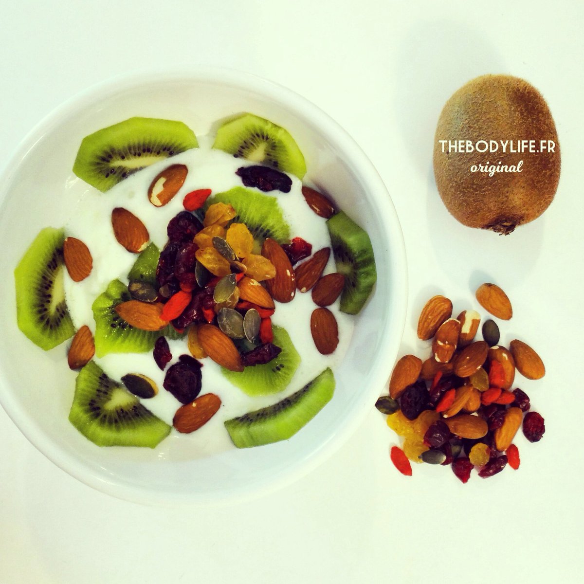 FrThebodylife's tweet photo. Notre petit déjeuner préféré! Fromage blanc, kiwi, fruits secs et graines! #thebodylife #brekfast #fitfam #healthy https://t.co/KQgZAKz8vO