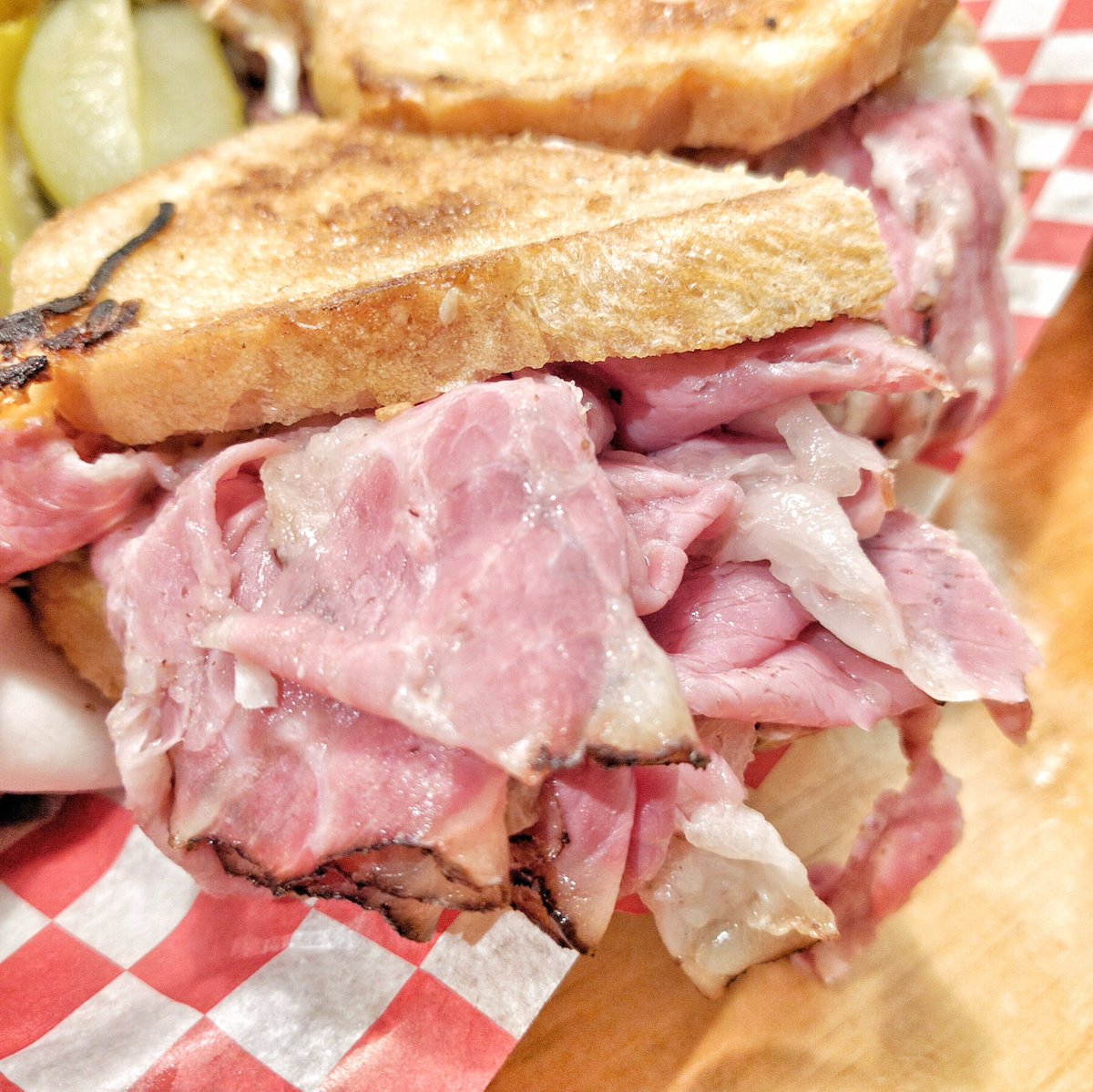 TravellinFoodie's tweet photo. @CaplanskysDeli is now open in #Yorkville! Now you can have smoked meat for #breakfast! #CaplanskysMeatsYorkville https://t.co/yMq10pymt9