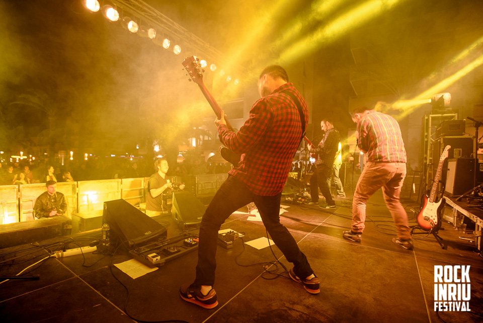 RockInRiu's tweet photo. momentazo de los @StoneCorners en el stage del @RockInRiu!! unos fieras estos tios!!! #StoneCorners #rockinriu https://t.co/smJ1vSuPkb