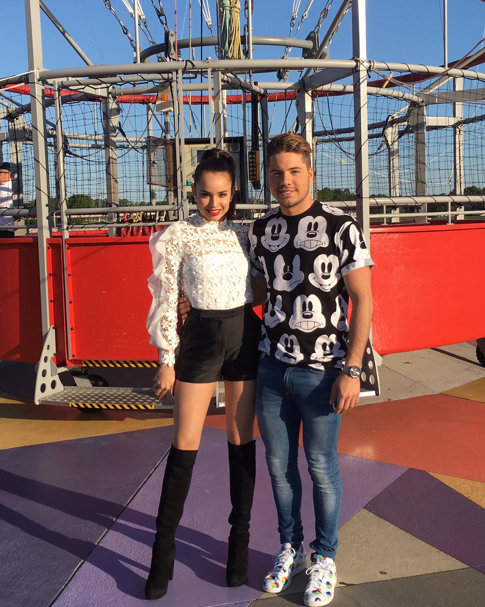 despiertamerica's tweet photo. Miren quien está aquí @SofiaCarson https://t.co/qiGscMuE35