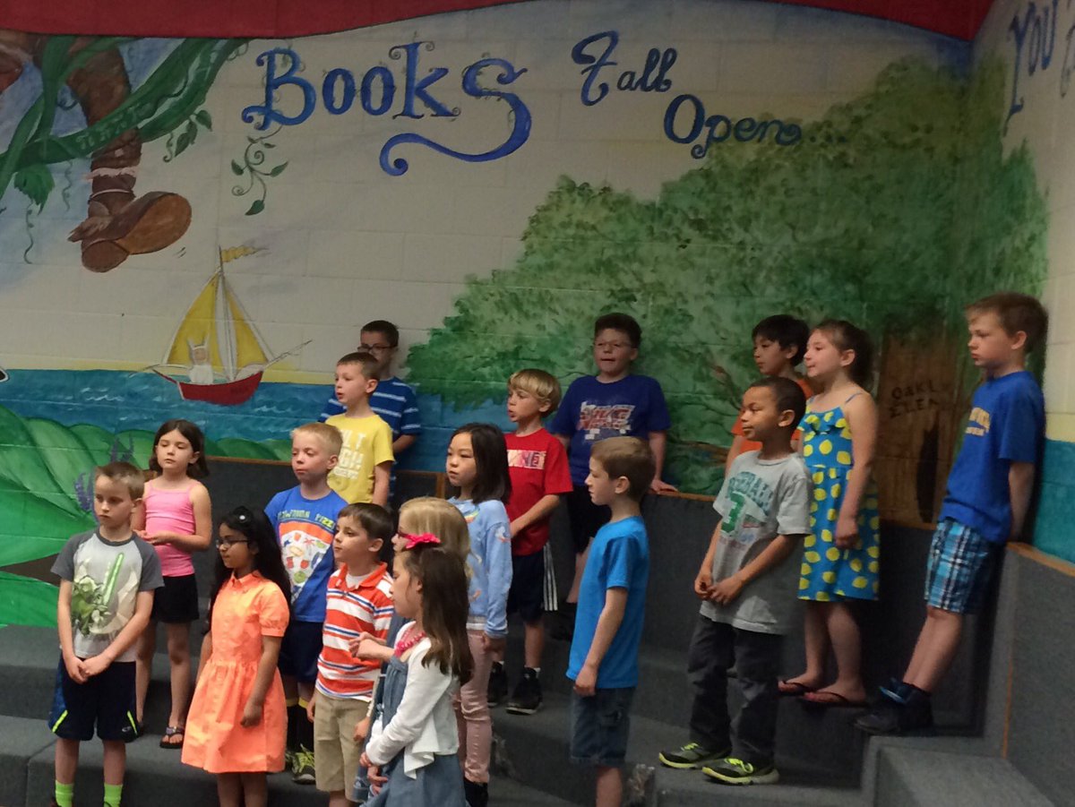 OaklawnSchool's tweet photo. Mr. Tennyson's First Grade class in dress rehearsal for their 1:30 pm performance of their year in review. https://t.co/vzQIGHwNEJ