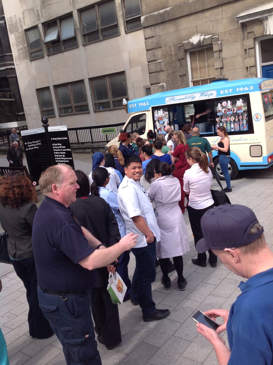Emily_Hendon's tweet photo. #BartsHeartCentre staff ❤️ Ice-cream #LoveToQueue @piccadillywhipc delicious Ice-cream, happy staff #flake #99 https://t.co/ZytOkqY5Eu