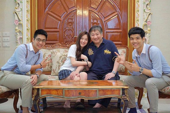 ไปดูเรื่องราวใสๆวัยมัธยมร.ร.ร่วมฤดีวิเทศศึกษาของ @Punniepun ในรายการรถโรงเรียนวันอาทิตย์นี้ #highschoolreuniontv