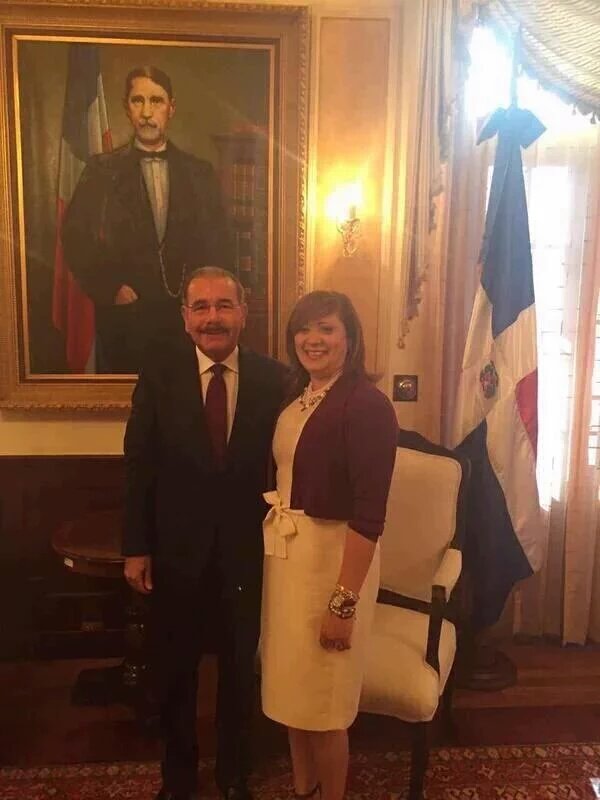 Lealtad... una característica de los líderes con carácter. <a href="/DaniloMedina/">Danilo Medina</a> 4+ <a href="/AbinaderSandra/">Sandra Abinader</a> #LaDiputadaDeLaFamilia.