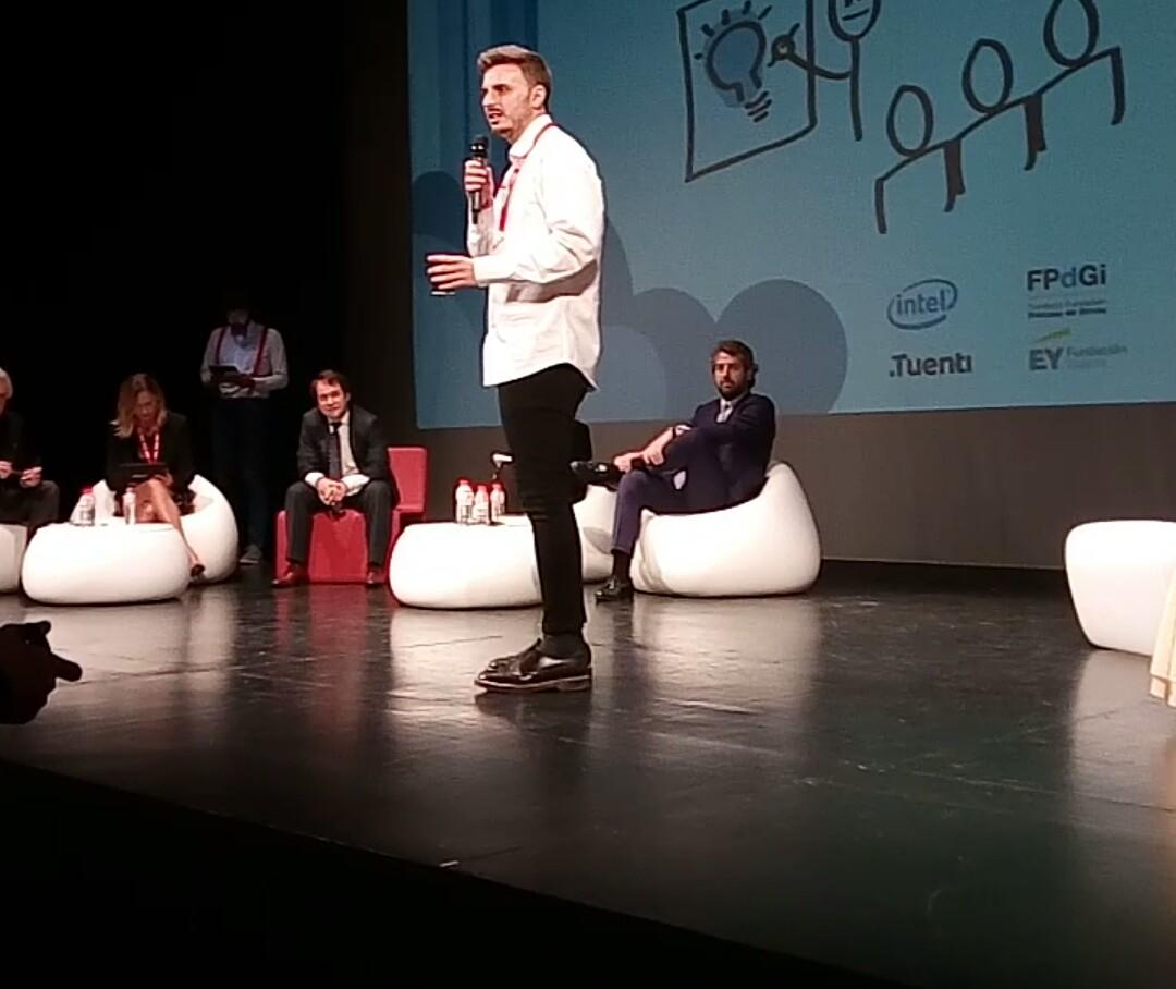 UVempren_SAN's tweet photo. Que gran Pitch por favor!!! IMPRESIONANTE! @YUZZ_UV @emprendecise @opex_uv @Yuzzing #Lotness https://t.co/3csW0GT4kl