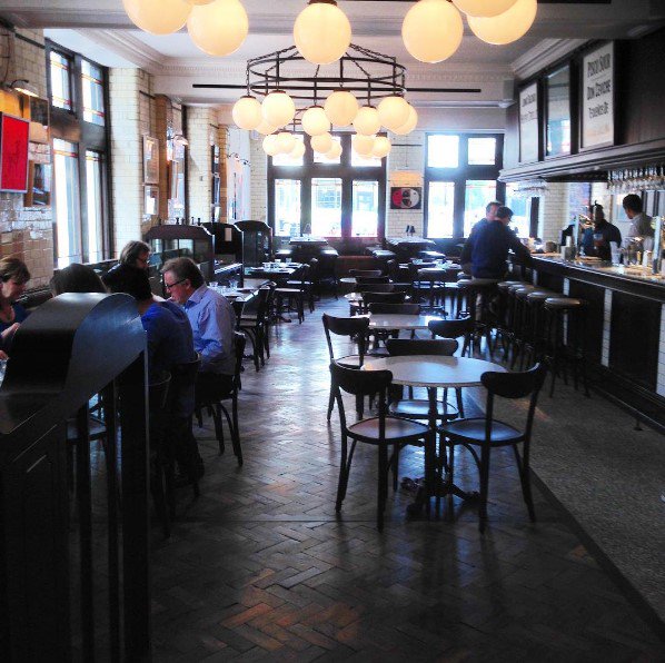 ReclaimFlooring's tweet photo. Reclaimed English oak #herringbone at #ceviche #london. Beautiful 1920's style art direction and design. #solidfloor https://t.co/yZKseU8Utq