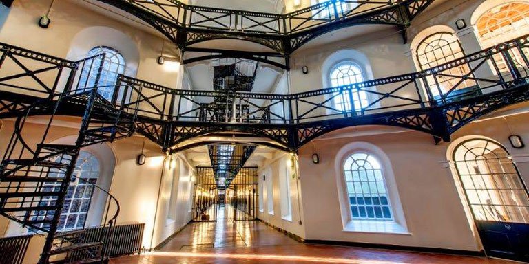 VisitBelfast's tweet image. Explore Belfast with our Top 10 visitor attractions including @CrumlinRoadGaol! &amp;gt;&amp;gt; bit.ly/1ZmgCyJ