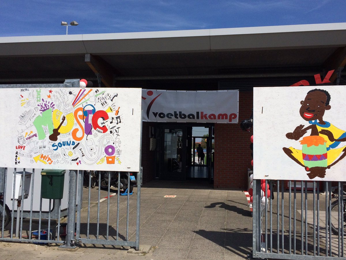 Ruim 300 kinderen genieten 3 dagen van voetbalkamp <a href="/RKDES/">rkdes</a>. Prachtig weer en veel vrijwilligers. Mooi in #kudelstaart