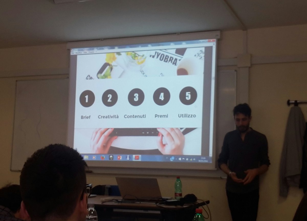 mirrui_'s tweet photo. A lezione di #creatività con @giuseppeazzaro di @zooppaitalia. 

#zooppa #webmarketing #viral #MUMM https://t.co/aWvnUzwUz2
