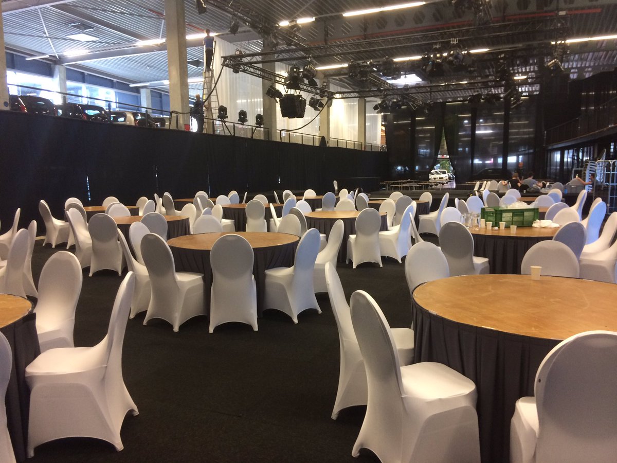jpvr123's tweet photo. Opbouw in @autoborg voor @fcgroningen benefiet tbv @DeOpkikker gaat voorspoedig mmv @hof_nl @Spijkermanbv en Artizan https://t.co/u9iaYXlAZr
